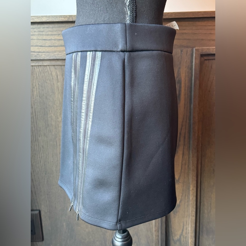 Fabletics Women's Cornado Black Mini Athletic Double Zipper Skirt Sz S - Picture 2 of 6